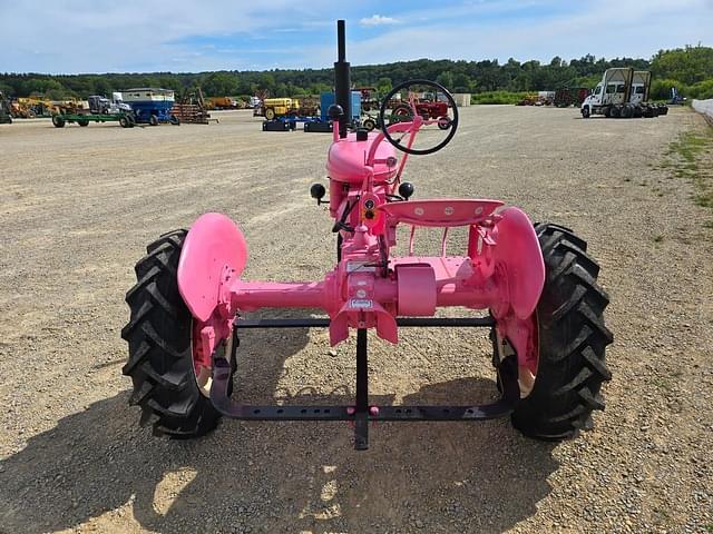 Image of Farmall B equipment image 4