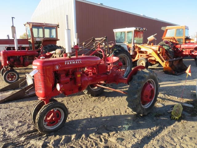 Image of Farmall B equipment image 2