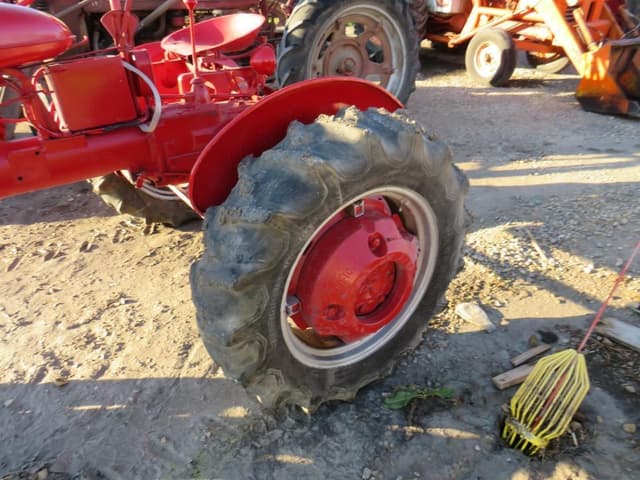 Image of Farmall B equipment image 4