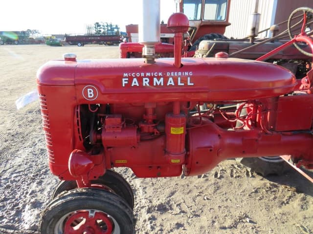 Image of Farmall B equipment image 3
