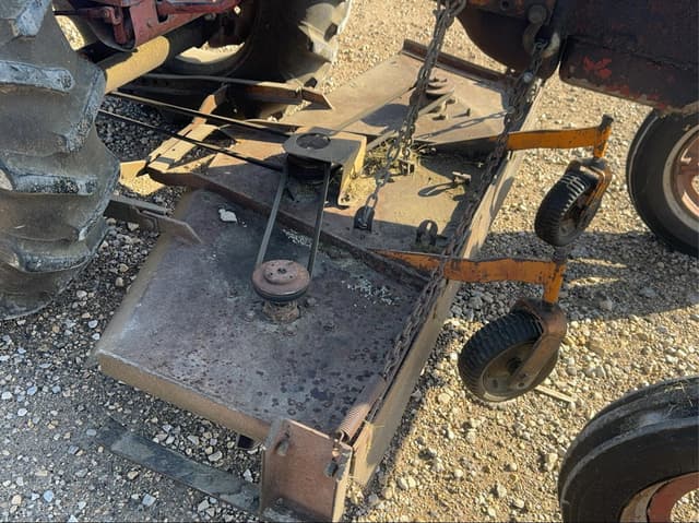 Image of Farmall B equipment image 3