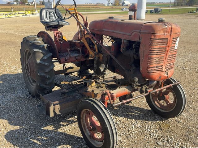 Image of Farmall B equipment image 2