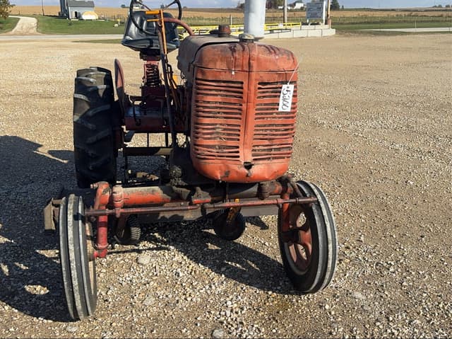 Image of Farmall B equipment image 1