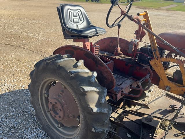 Image of Farmall B equipment image 4