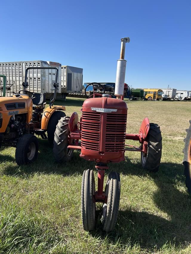 Image of Farmall B equipment image 1