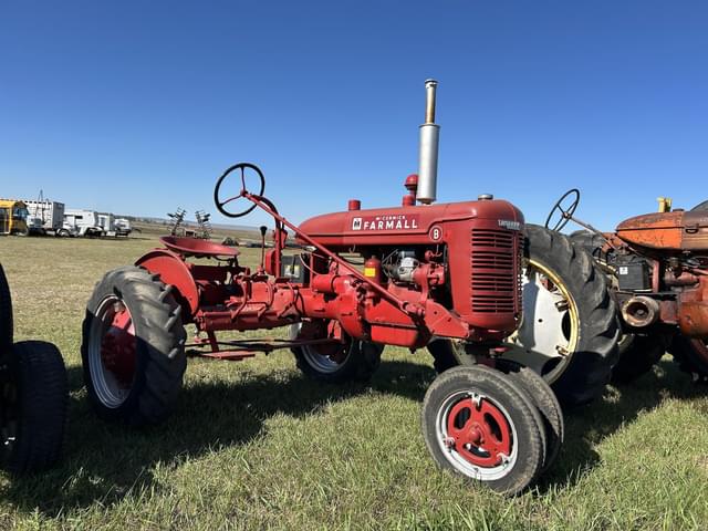Image of Farmall B equipment image 2