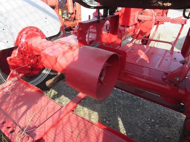 Image of Farmall B equipment image 4