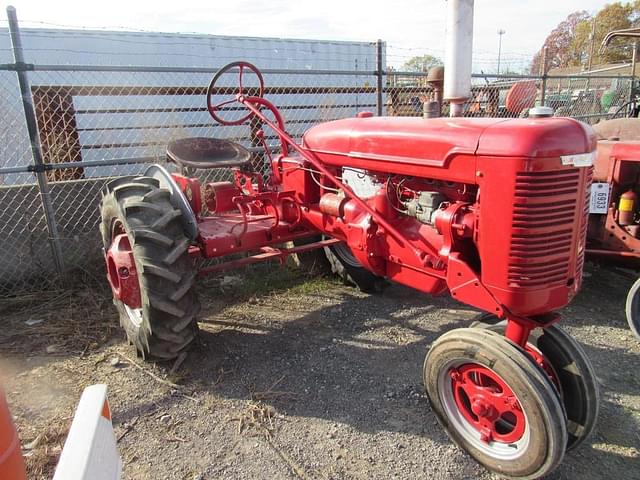 Image of Farmall B equipment image 1