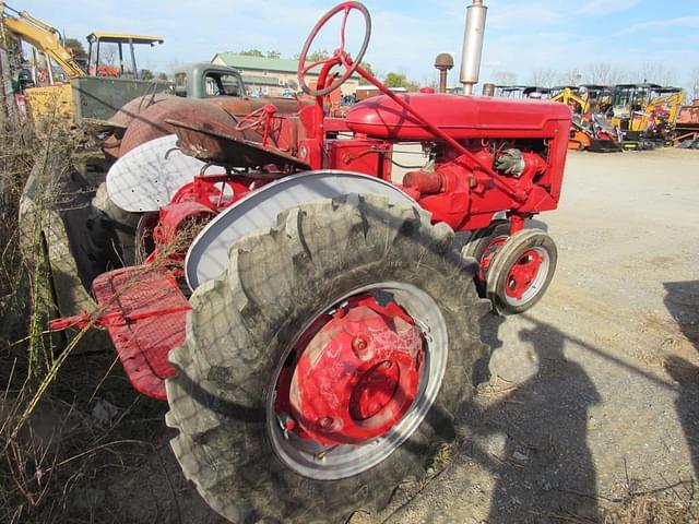 Image of Farmall B equipment image 3