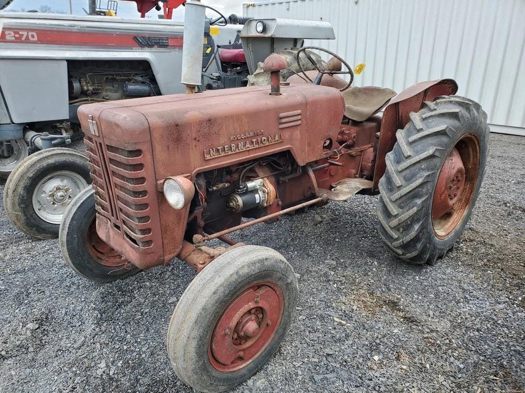 Main image International Harvester B-250