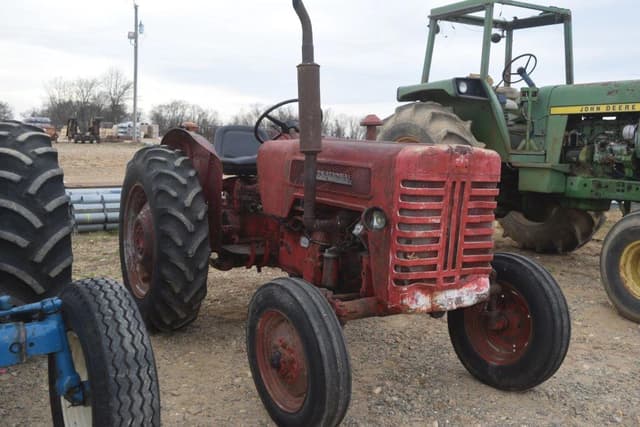 Image of International Harvester B275 equipment image 3
