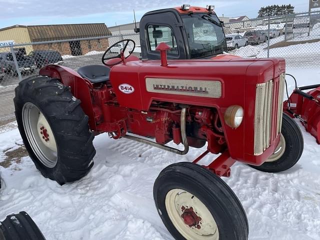 Image of International Harvester B-414 equipment image 4