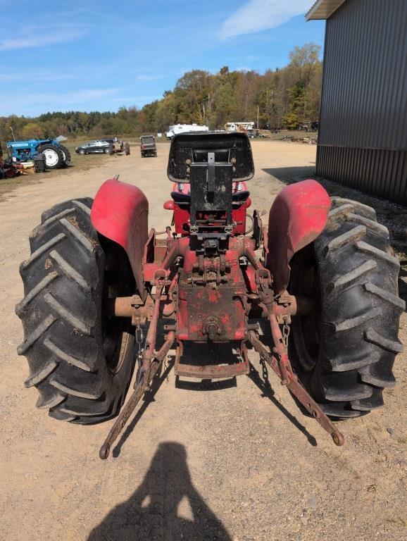 Image of International Harvester B-414 equipment image 2