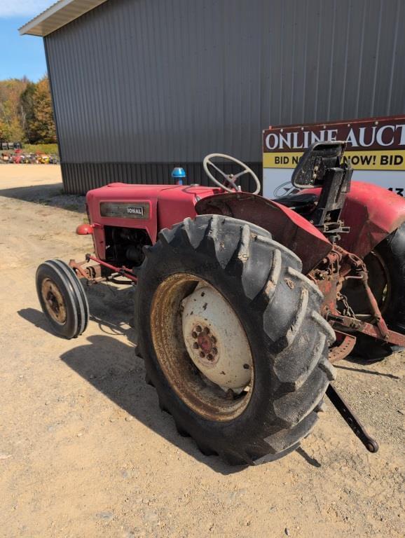 Image of International Harvester B-414 equipment image 1