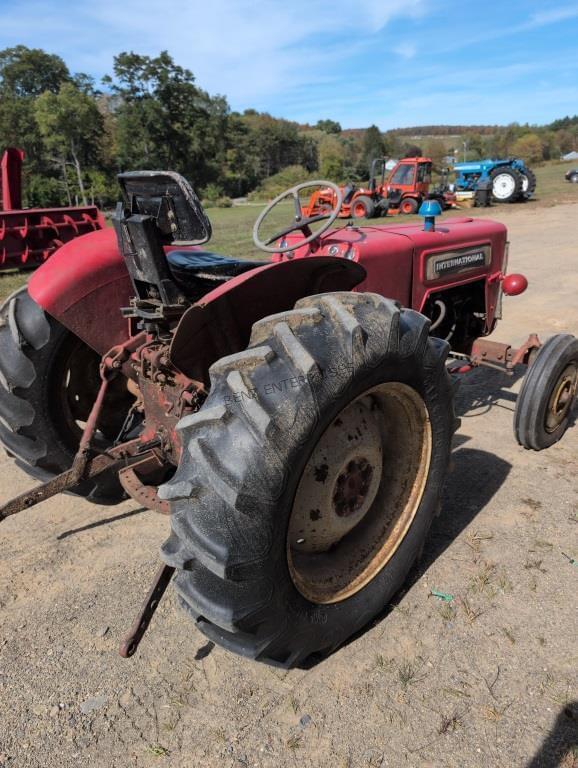 Image of International Harvester B-414 equipment image 3