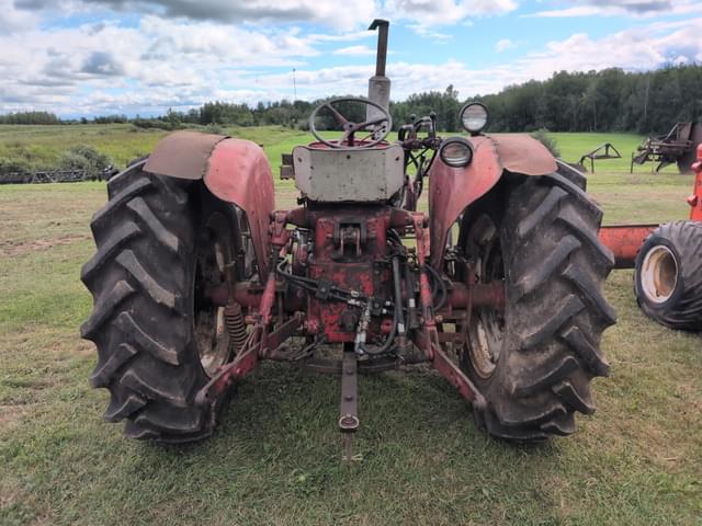 Image of International Harvester B-414 equipment image 3
