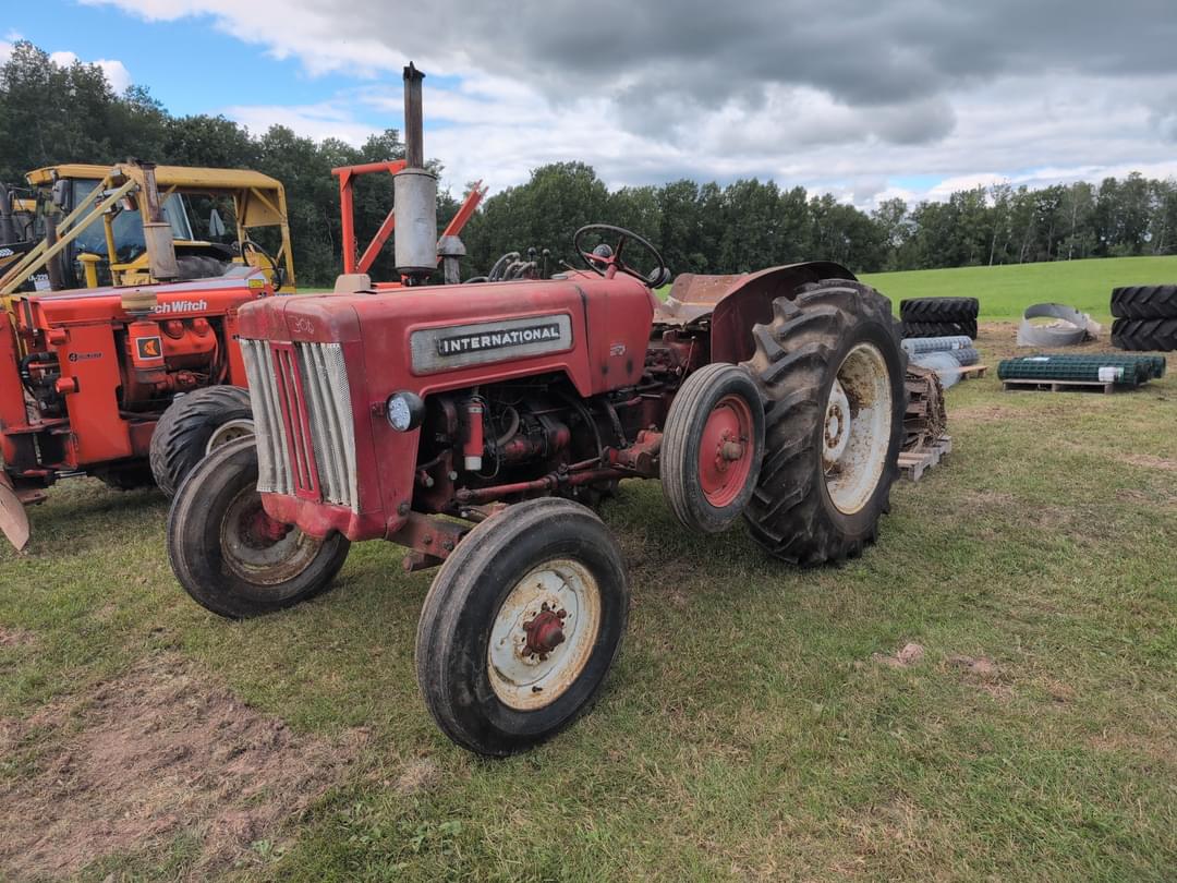 Image of International Harvester B-414 Primary image