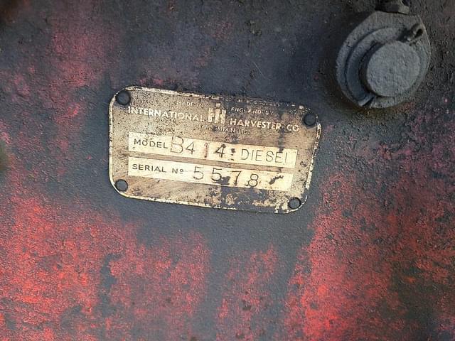 Image of International Harvester B-414 equipment image 4