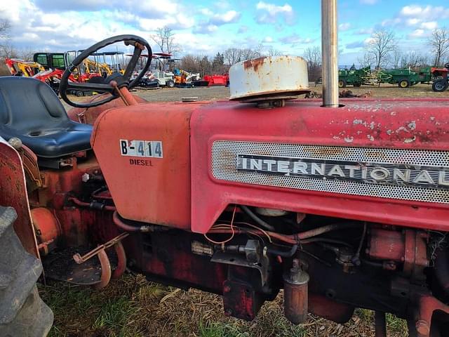 Image of International Harvester B-414 equipment image 2