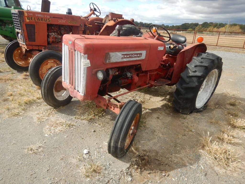 Tractor Zoom - International Harvester B-414