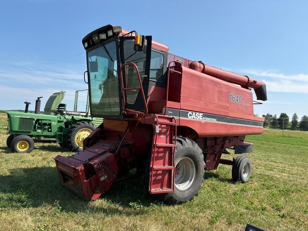 Case IH 1640 Equipment Image0
