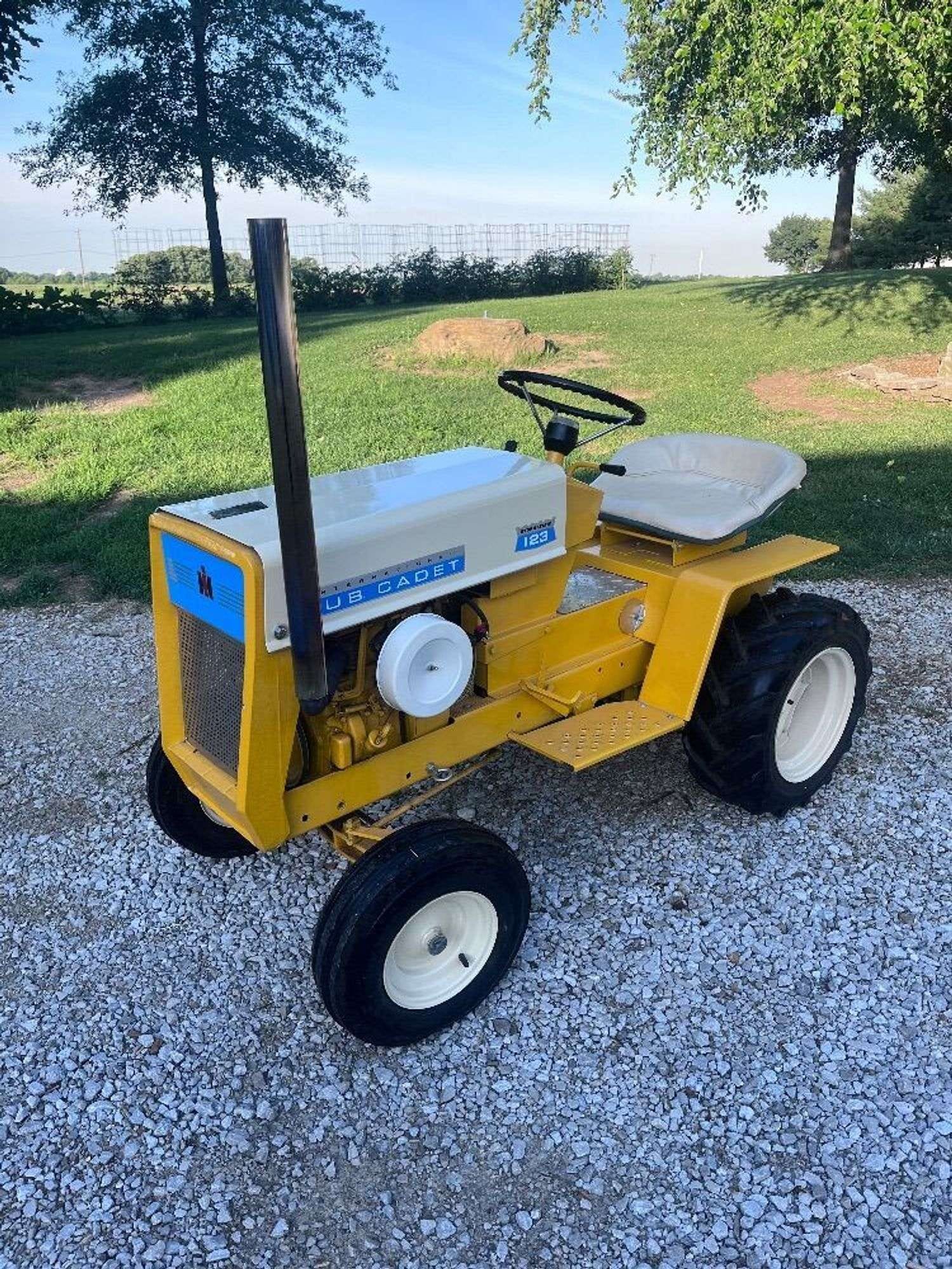 Cub Cadet 123 Equipment Image0