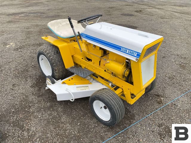 Image of International Harvester Cub Cadet equipment image 4