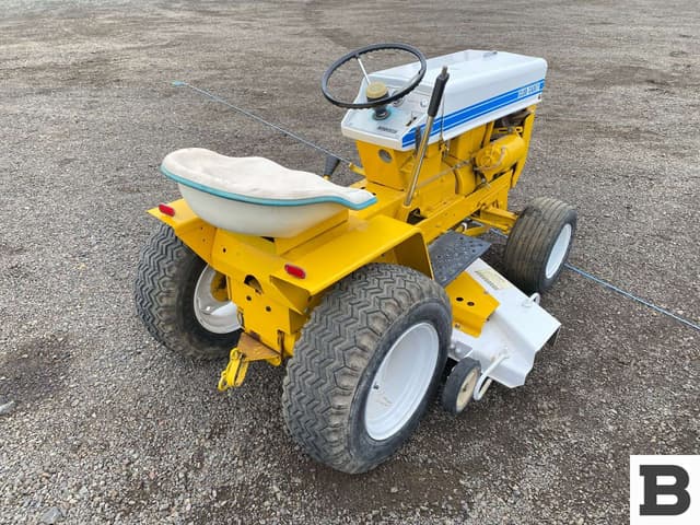 Image of International Harvester Cub Cadet equipment image 3