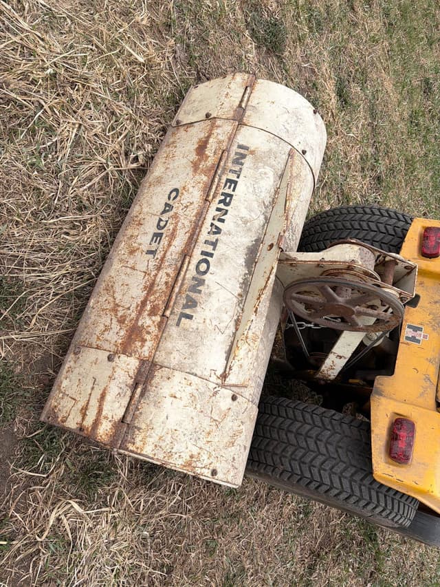 Image of International Harvester Cub Cadet equipment image 4