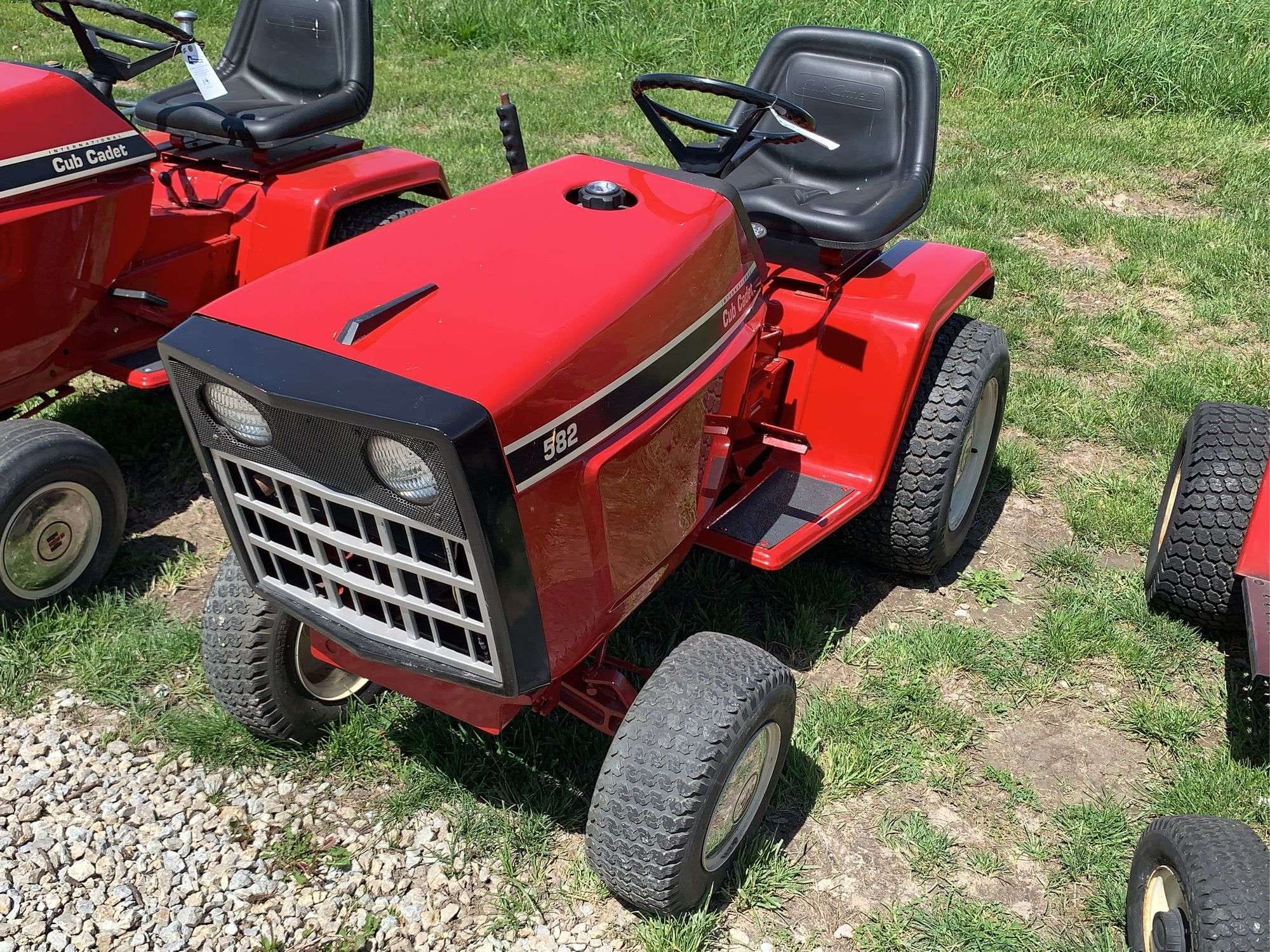 Cub Cadet 582 Equipment Image0