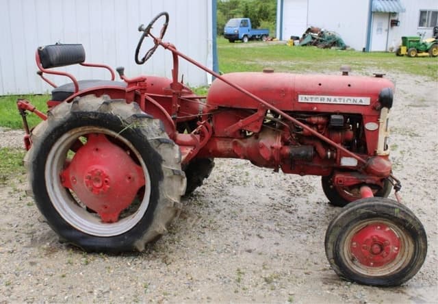 Image of International Harvester Cub Lo-Boy equipment image 2