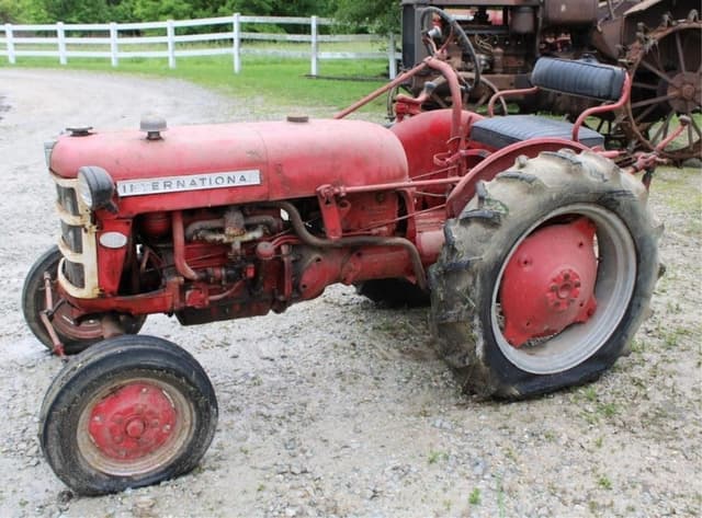 Image of International Harvester Cub Lo-Boy equipment image 1