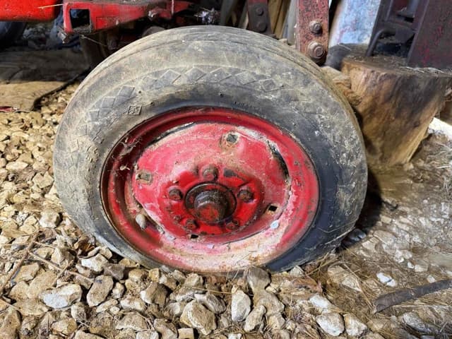 Image of International Harvester Cub Lo-Boy equipment image 4
