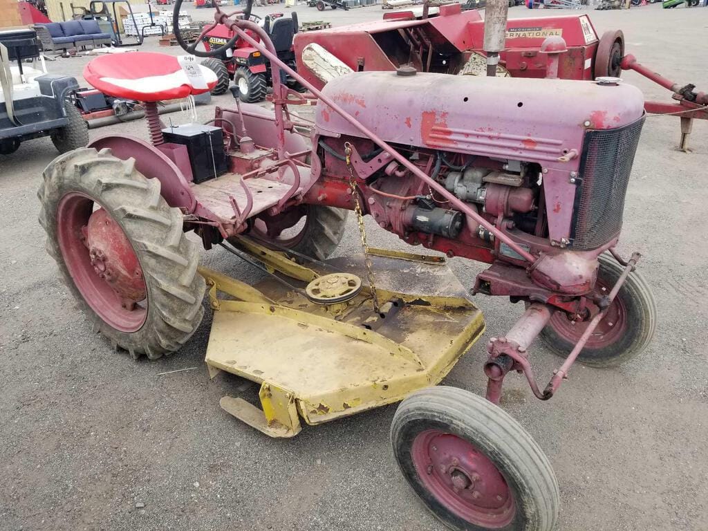 Main image International Harvester Cub Lo-Boy