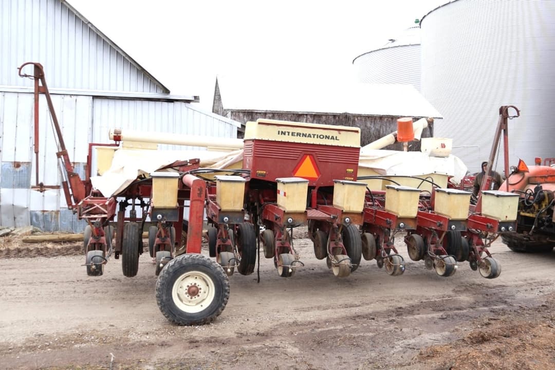 Image of International Harvester 800 Cyclo Air Image 0
