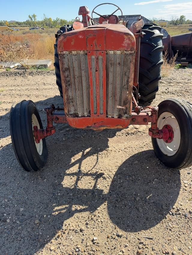 Image of International Harvester B-414 equipment image 1