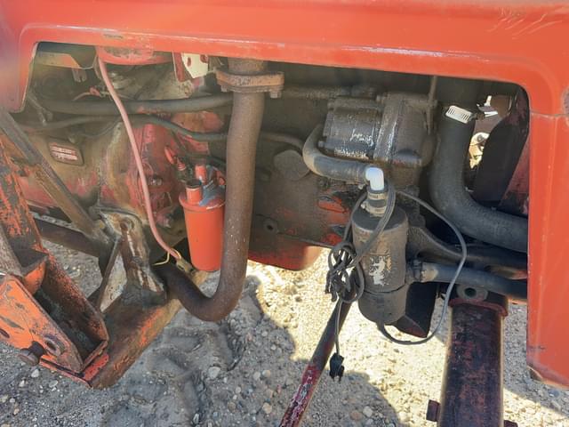 Image of International Harvester B-414 equipment image 2