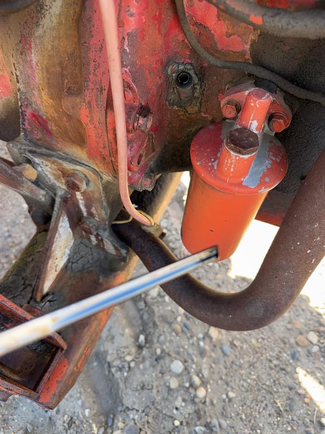 Image of International Harvester B-414 equipment image 4