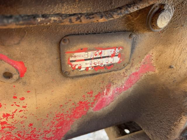 Image of International Harvester B-414 equipment image 3