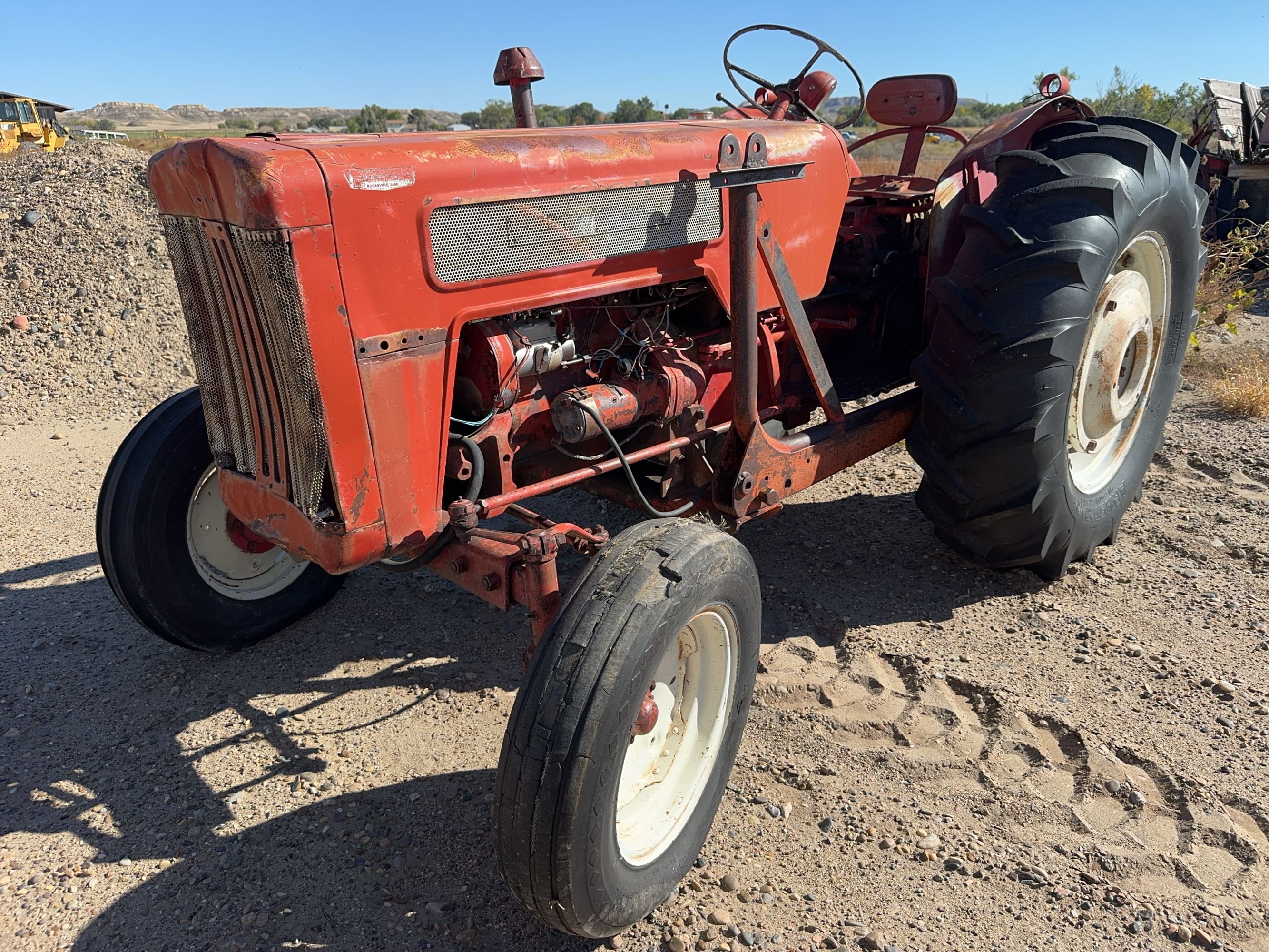 International Harvester B-414 Equipment Image0