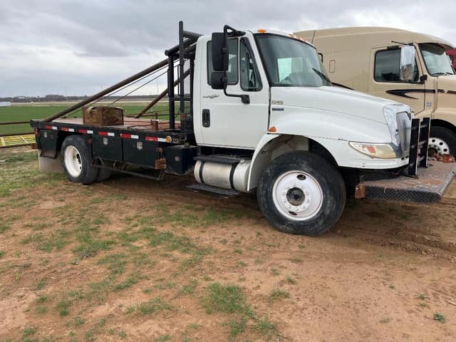 Image of International Durastar 4300 equipment image 2