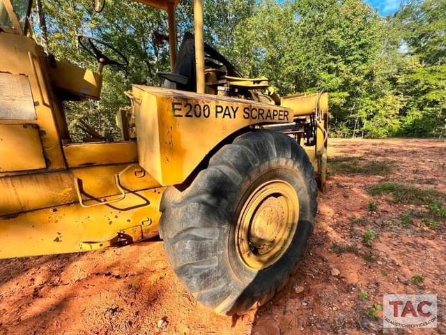 Image of International Harvester E200 equipment image 4