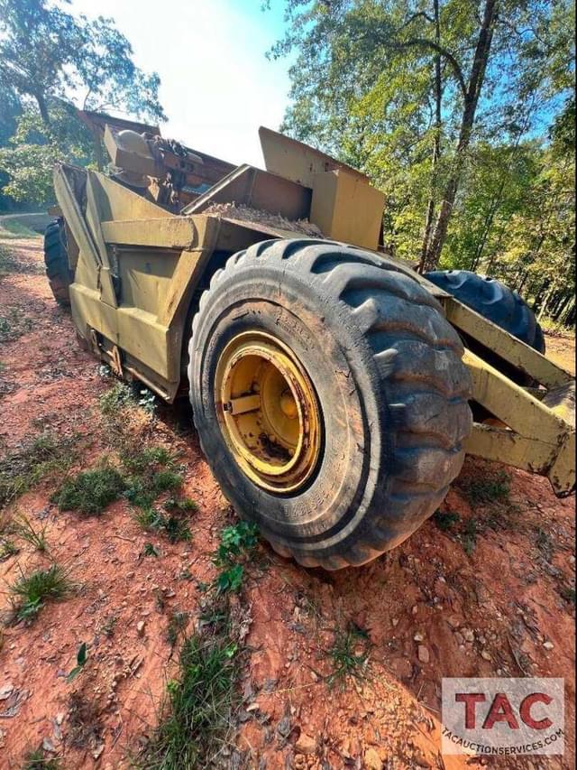 Image of International Harvester E200 equipment image 1