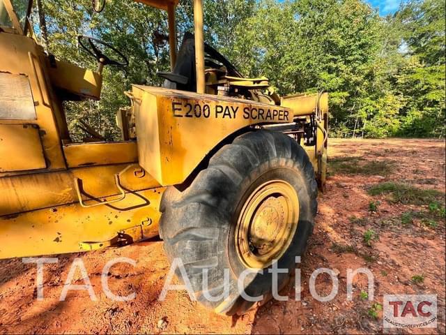 Image of International Harvester E200 equipment image 1