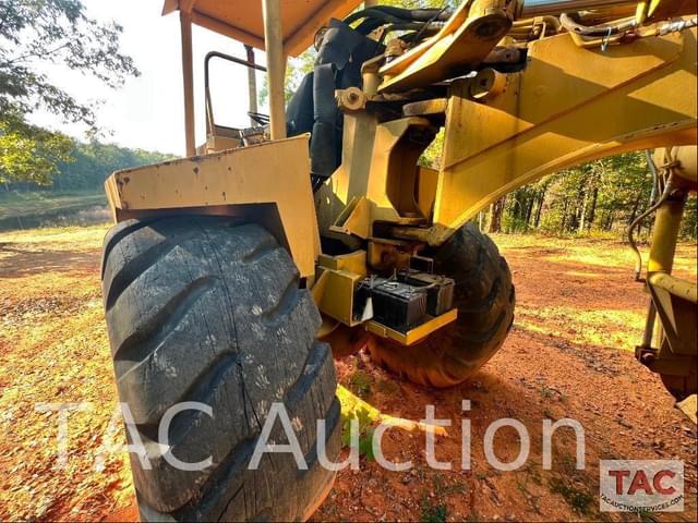Image of International Harvester E200 equipment image 3
