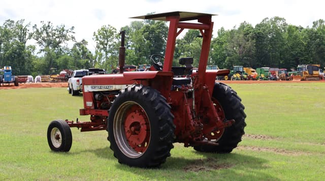 Image of International Harvester 756 equipment image 4