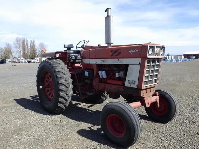 Image of International Harvester 1066 equipment image 2