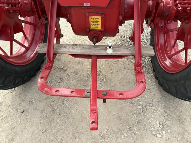 Image of McCormick-Deering F14 equipment image 3