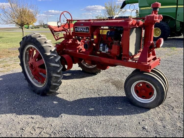 Image of Farmall F-20 Primary image