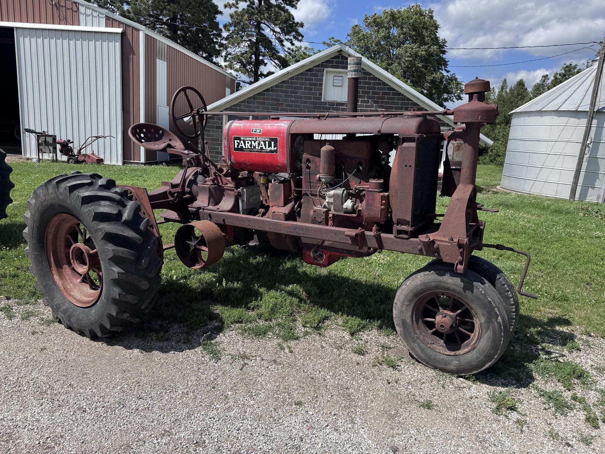 Farmall F-30 Equipment Image0